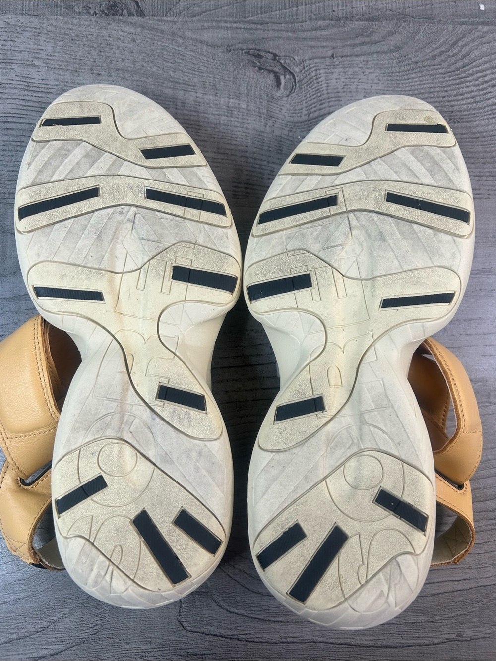 Sorel Splorer Blitz  Strider  Size 10 Yellow Leather Adjustable Strap Sandals - Picture 4 of 8